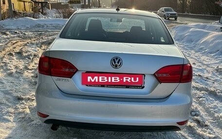 Volkswagen Jetta VI, 2013 год, 900 000 рублей, 3 фотография