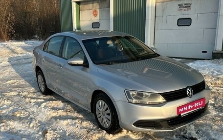 Volkswagen Jetta VI, 2013 год, 900 000 рублей, 6 фотография