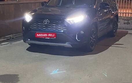 Toyota RAV4, 2019 год, 3 700 000 рублей, 2 фотография