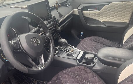 Toyota RAV4, 2019 год, 3 700 000 рублей, 6 фотография