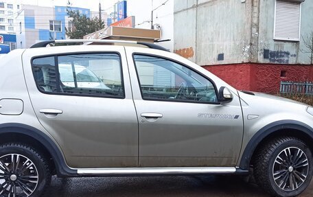 Renault Sandero I, 2013 год, 780 000 рублей, 2 фотография