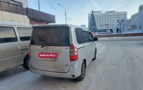 Toyota Noah III, 2012 год, 1 650 000 рублей, 11 фотография