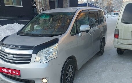 Toyota Noah III, 2012 год, 1 650 000 рублей, 12 фотография