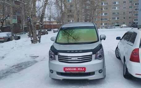 Toyota Noah III, 2012 год, 1 650 000 рублей, 3 фотография