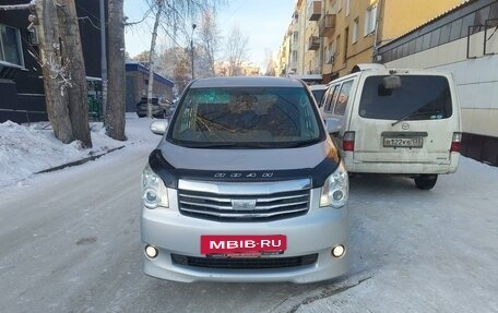 Toyota Noah III, 2012 год, 1 650 000 рублей, 13 фотография