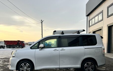 Toyota Voxy II, 2012 год, 1 599 000 рублей, 3 фотография