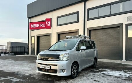 Toyota Voxy II, 2012 год, 1 599 000 рублей, 2 фотография