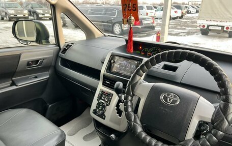 Toyota Voxy II, 2012 год, 1 599 000 рублей, 11 фотография