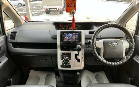 Toyota Voxy II, 2012 год, 1 599 000 рублей, 16 фотография