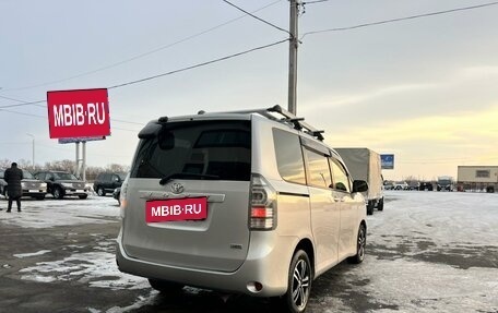 Toyota Voxy II, 2012 год, 1 599 000 рублей, 6 фотография