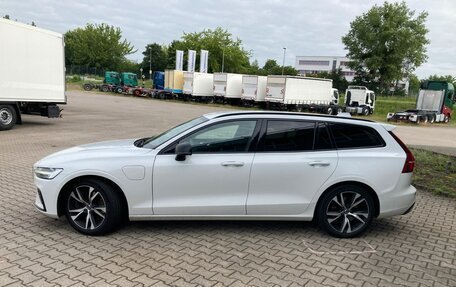 Volvo V60 II, 2021 год, 3 400 000 рублей, 3 фотография