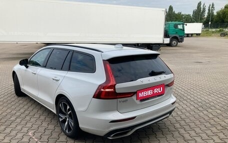 Volvo V60 II, 2021 год, 3 400 000 рублей, 2 фотография