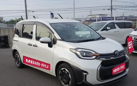 Toyota Sienta, 2022 год, 1 690 000 рублей, 3 фотография