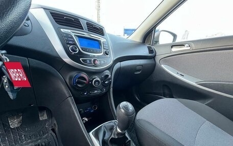 Hyundai Solaris II рестайлинг, 2013 год, 899 000 рублей, 31 фотография