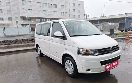 Volkswagen Caravelle T5, 2013 год, 2 390 000 рублей, 3 фотография