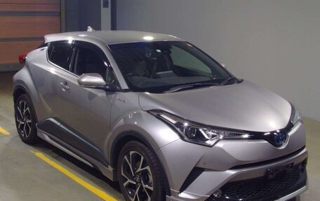 Toyota C-HR I рестайлинг, 2017 год, 2 400 000 рублей, 2 фотография