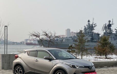 Toyota C-HR I рестайлинг, 2017 год, 2 400 000 рублей, 6 фотография