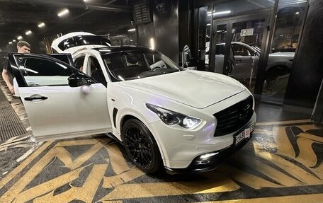 Infiniti FX II, 2013 год, 2 950 000 рублей, 13 фотография