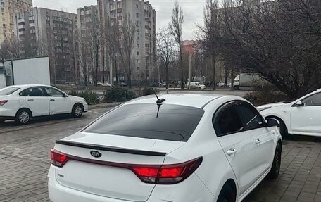 KIA Rio IV, 2020 год, 1 565 000 рублей, 2 фотография