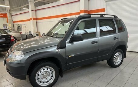 Chevrolet Niva I рестайлинг, 2018 год, 975 000 рублей, 3 фотография