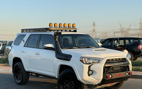 Toyota 4Runner V, 2022 год, 5 945 000 рублей, 3 фотография