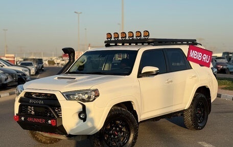 Toyota 4Runner V, 2022 год, 5 945 000 рублей, 2 фотография