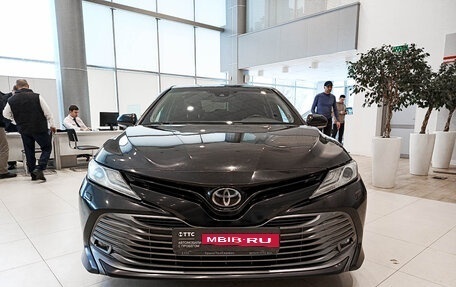 Toyota Camry, 2019 год, 2 800 000 рублей, 2 фотография