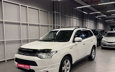 Mitsubishi Outlander III рестайлинг 3, 2013 год, 1 775 000 рублей, 1 фотография