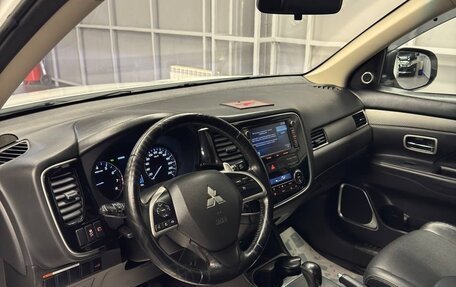 Mitsubishi Outlander III рестайлинг 3, 2013 год, 1 775 000 рублей, 10 фотография