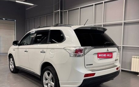 Mitsubishi Outlander III рестайлинг 3, 2013 год, 1 775 000 рублей, 5 фотография