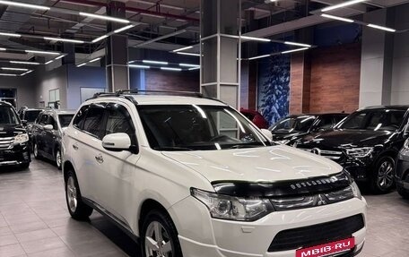 Mitsubishi Outlander III рестайлинг 3, 2013 год, 1 775 000 рублей, 3 фотография