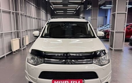 Mitsubishi Outlander III рестайлинг 3, 2013 год, 1 775 000 рублей, 2 фотография