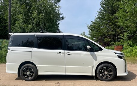 Toyota Voxy III, 2018 год, 2 990 000 рублей, 8 фотография