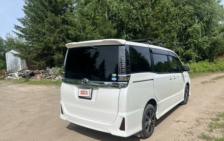 Toyota Voxy III, 2018 год, 2 990 000 рублей, 12 фотография