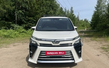 Toyota Voxy III, 2018 год, 2 990 000 рублей, 6 фотография