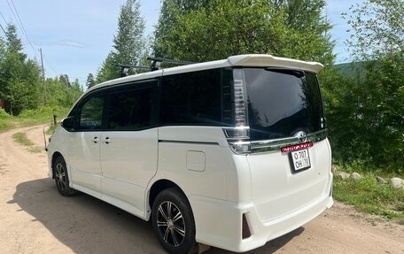 Toyota Voxy III, 2018 год, 2 990 000 рублей, 10 фотография