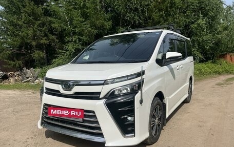 Toyota Voxy III, 2018 год, 2 990 000 рублей, 5 фотография