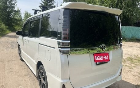 Toyota Voxy III, 2018 год, 2 990 000 рублей, 4 фотография