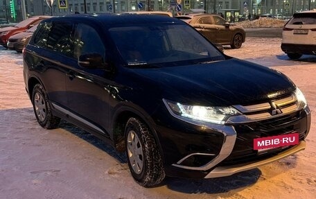 Mitsubishi Outlander III рестайлинг 3, 2018 год, 2 320 000 рублей, 2 фотография