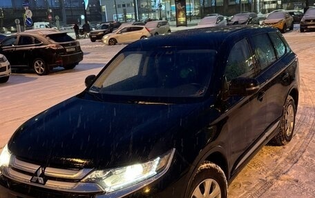 Mitsubishi Outlander III рестайлинг 3, 2018 год, 2 320 000 рублей, 10 фотография