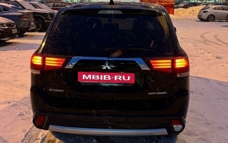 Mitsubishi Outlander III рестайлинг 3, 2018 год, 2 320 000 рублей, 22 фотография