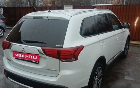 Mitsubishi Outlander III рестайлинг 3, 2015 год, 2 250 000 рублей, 2 фотография