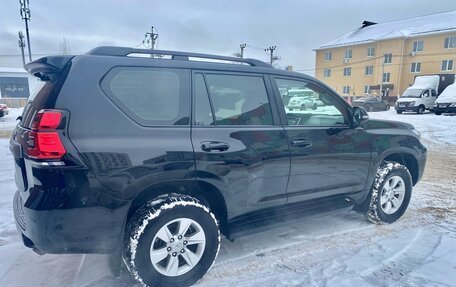 Toyota Land Cruiser Prado 150 рестайлинг 2, 2019 год, 4 500 000 рублей, 7 фотография