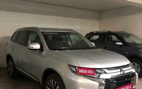 Mitsubishi Outlander III рестайлинг 3, 2020 год, 2 770 000 рублей, 1 фотография