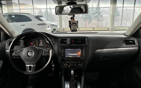 Volkswagen Jetta VI, 2011 год, 1 309 000 рублей, 13 фотография