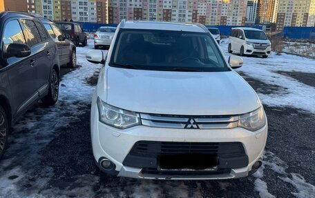 Mitsubishi Outlander III рестайлинг 3, 2014 год, 1 550 000 рублей, 2 фотография