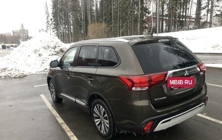 Mitsubishi Outlander III рестайлинг 3, 2020 год, 2 650 000 рублей, 8 фотография