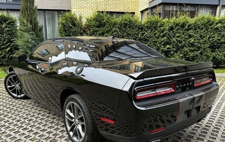 Dodge Challenger III рестайлинг 2, 2021 год, 4 950 000 рублей, 4 фотография