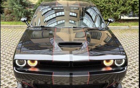 Dodge Challenger III рестайлинг 2, 2021 год, 4 950 000 рублей, 6 фотография