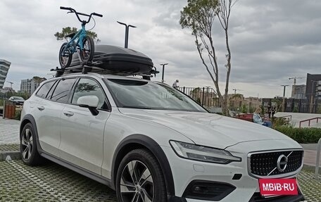 Volvo V60 Cross Country II, 2019 год, 3 490 000 рублей, 7 фотография